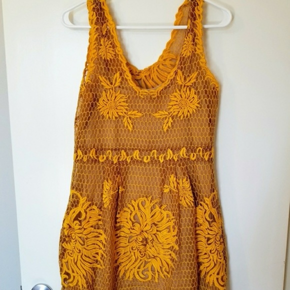 Yoana Baraschi Honeycomb Yellow Lace Dress 8 - Picture 5 of 8